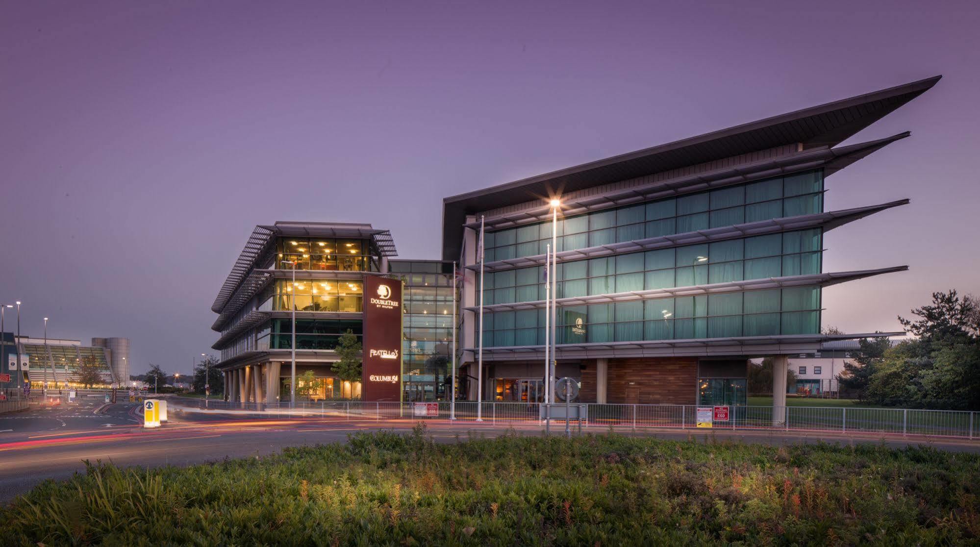 Отель Doubletree By Hilton International Airport 4*